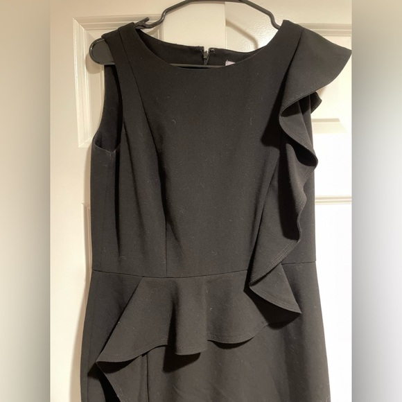 Elegant Black Sleeveless Sheath Dress with Ruffle Detail – Size 8 Calvin Klein - Picture 3 of 7
